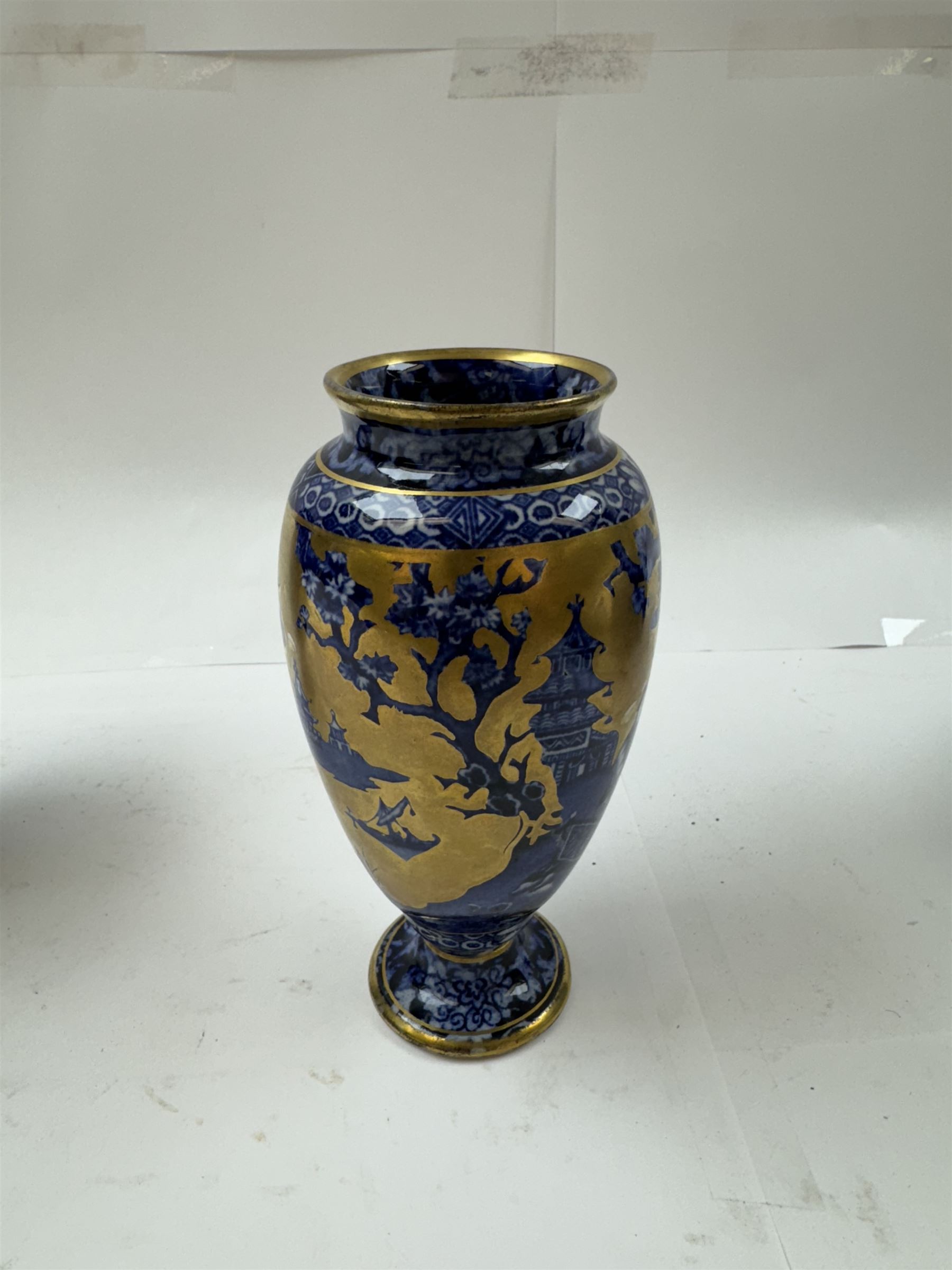 Pair of Foley blue and gilt Chinoiserie pattern vases, H17cm