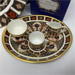 Royal Crown Derby Imari pattern cabaret set, comprising tray, milk jug, sucrier, tea cup and saucer, together with matching plate with fluted rim