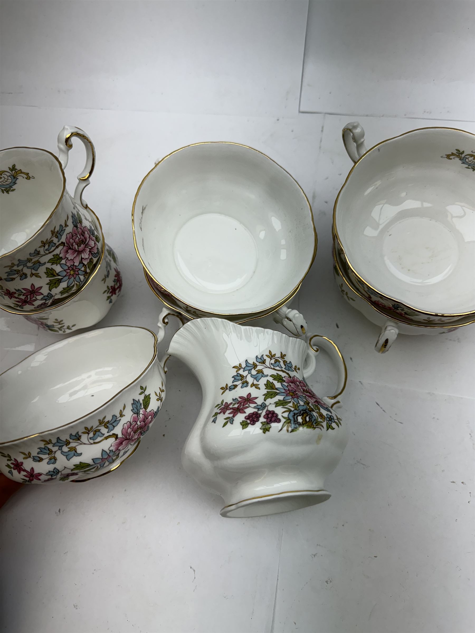 Royal Staffordshire Mandarin pattern tea and dinner wares, including six dinner plates, six side plates, serven twin handled bowls, covered dish etc 