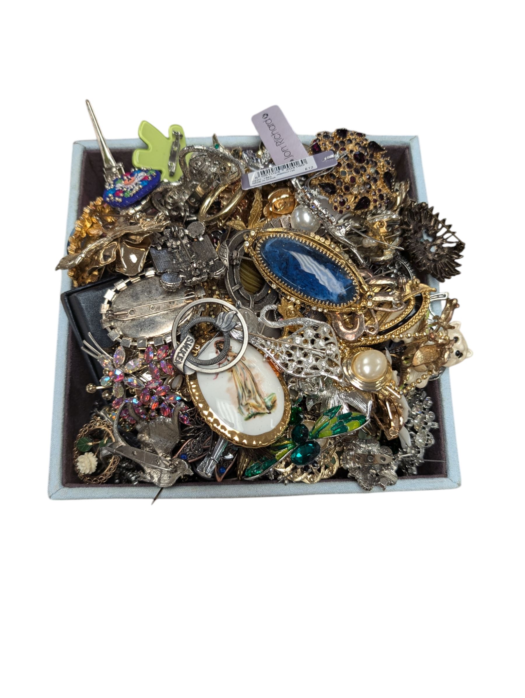 Large collection of costume brooches, including vintage, animal and novelty examples