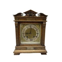 Lenzkirch - Late 19th century 8-day German mantle clock in a walnut veneered case with an architectural pediment, square brass dial, cast spandrels, matted dial centre, silvered chapter ring and fleur-di-Lis hands, with a twin train movement chiming the quarters on two coiled gongs and striking the hours on one. With Key and pendulum. Silver presentation plaque dated 1896.