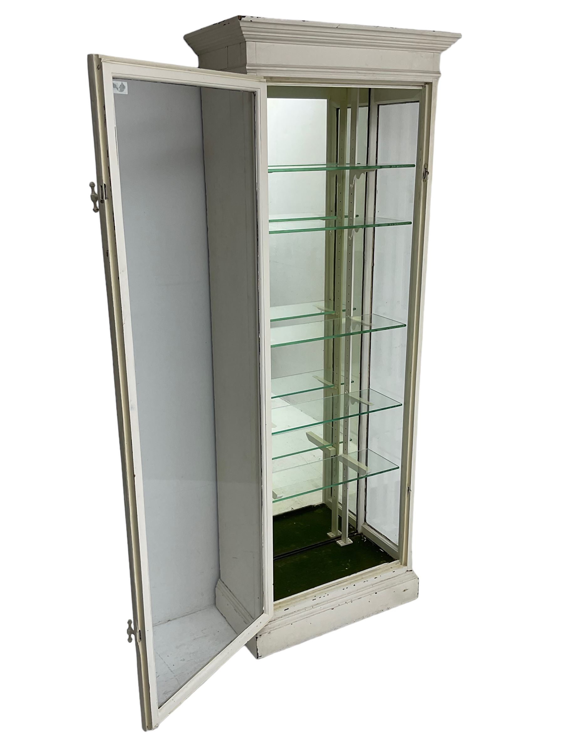 Edwardian white painted display case, single glazed door enclosing five glass shelves, mirror back to interior