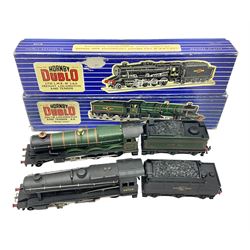 Hornby Dublo - 3-rail - Class 8F 2-8-0 freight locomotive No.48158 in unlined BR black; and Castle Class 4-6-0 locomotive 'Bristol Castle' No.7013 in lined BR green; each in original blue striped box (2)