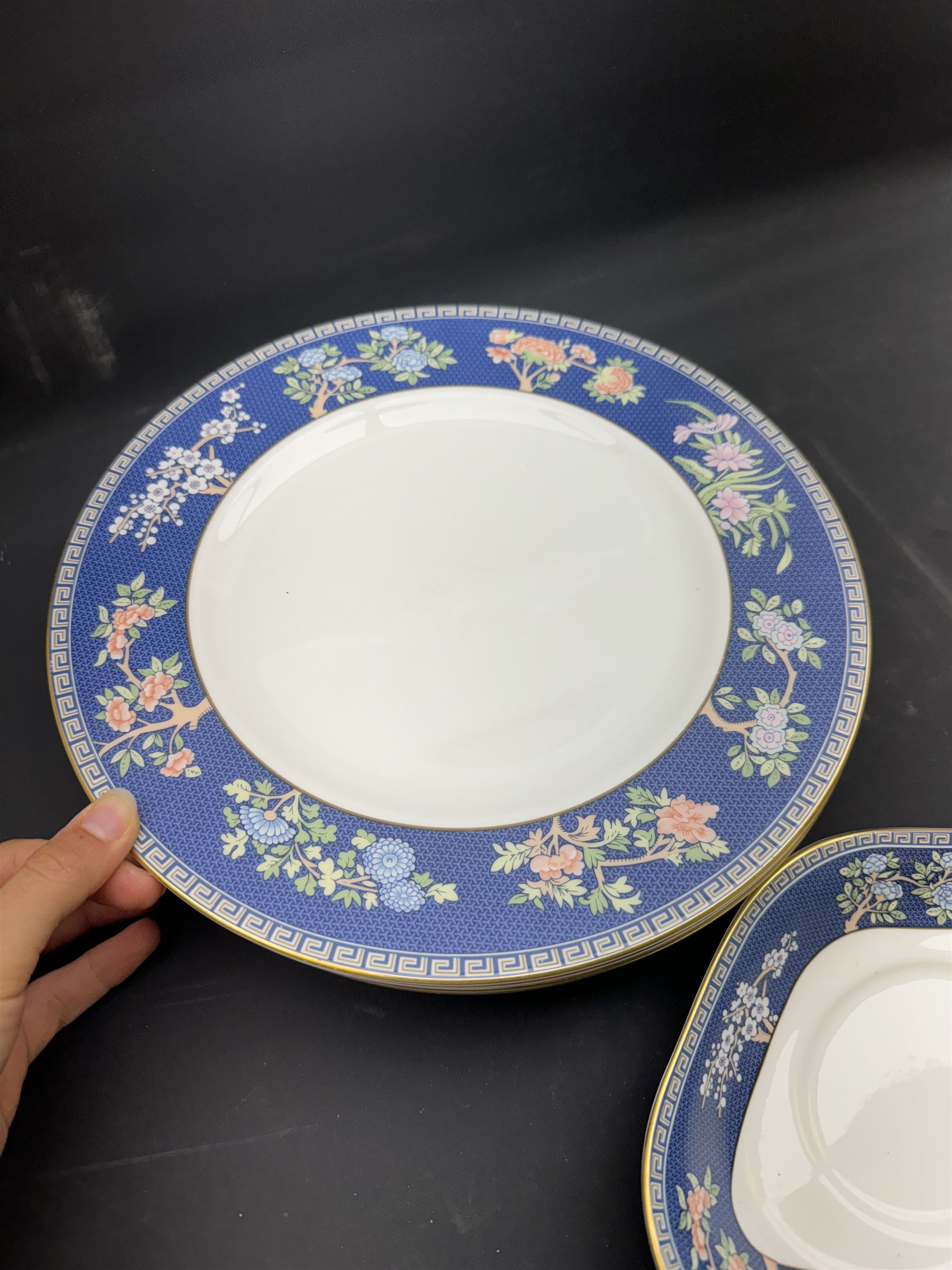 Wedgwood Blue Siam pattern tea and dinner service, including teapot, milk jug, open sucrier, six teacups and saucers, six dinner plates etc 