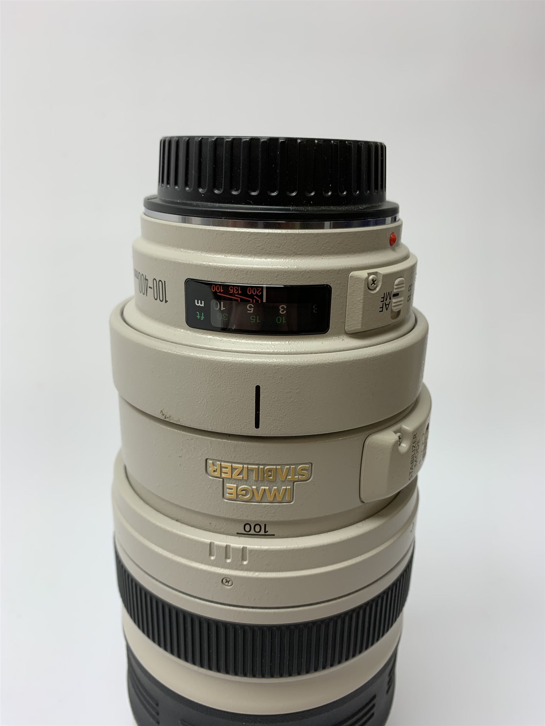 Canon camera lens 'Canon Zoom Lens EF 100-400mm 1:4.5-5.6 L IS Ultrasonic' 