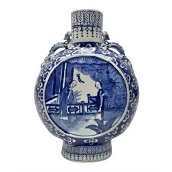 Chinese blue and white moon flask vase, the central panel depicting figures, bordered by floral decoration, with lizard handles to each shoulder, upon an oval foot, H25cm